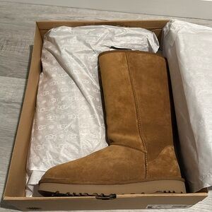 Women’s UGG Boot. Brown. size 8.